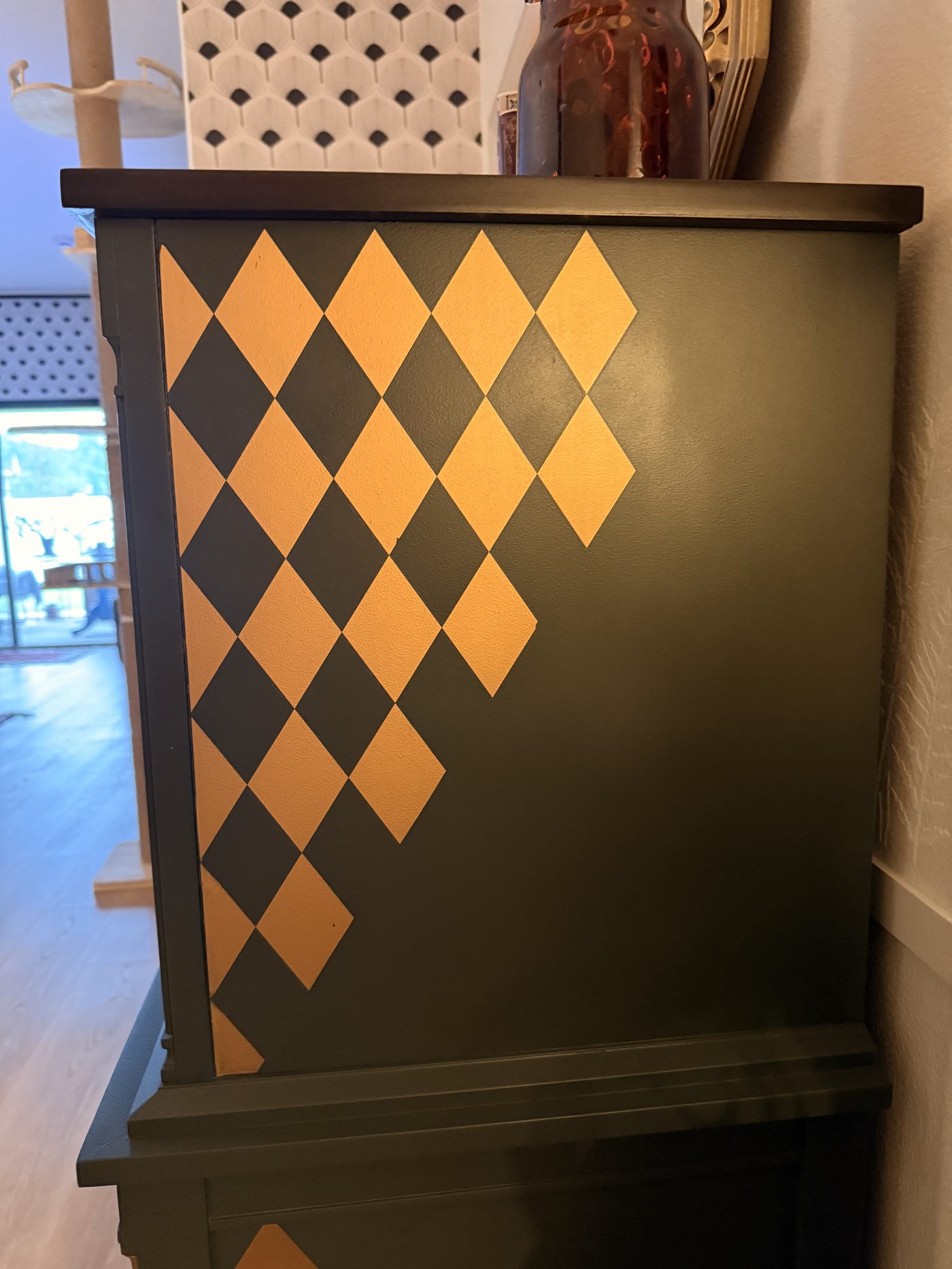 Harlequin side detail